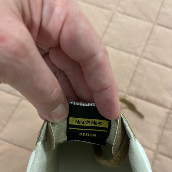 Mi.iM White and Brown Sneakers with Black Star & Hair on toe of shoe - Picture 10 of 10